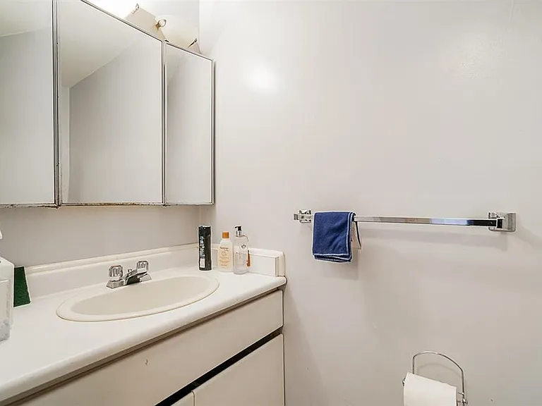 236 W 2nd St #109 — Photo 14