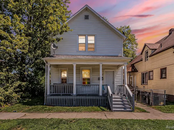 1012 8th St, Port Huron, MI 48060