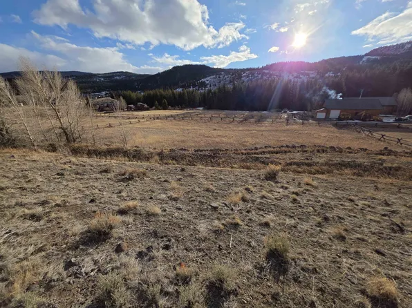 11 Wind River Dr, Dubois, WY 82513