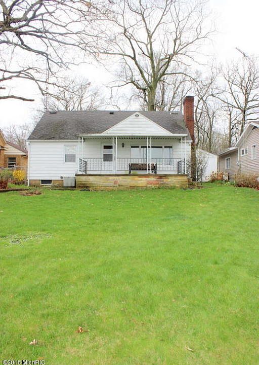 1st image of 2430 Oakwood Dr