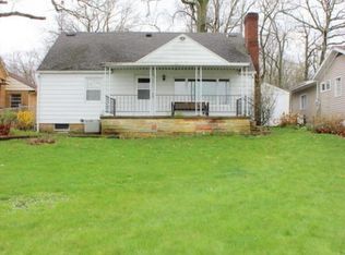 2430 Oakwood Dr, Hillsdale, MI 49242