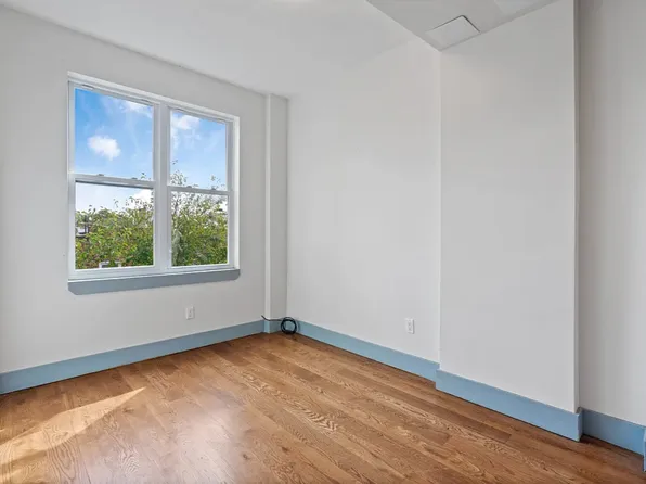 1053 New York Avenue image 8 of 13