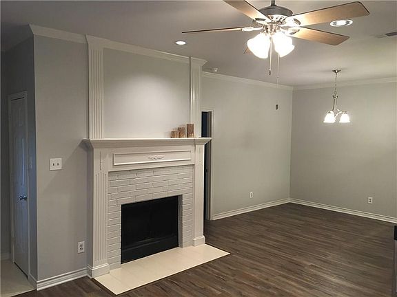 5th image of 153 E Windsor Dr