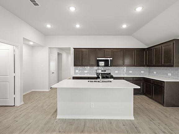 5th image of 2833 Hay Ln