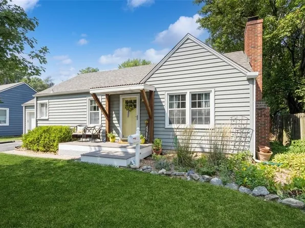 4916 W 51st Ter, Roeland Park, KS 66205