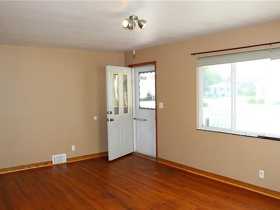 3rd image of 1015 Lincoln Ave