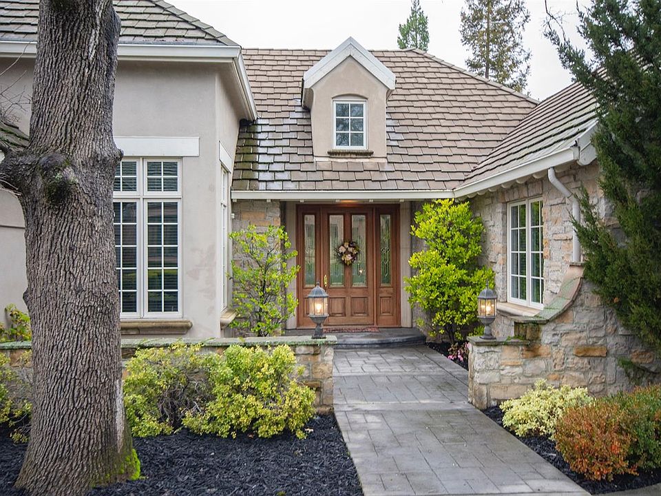 1st image of 9752 Golf Club Dr