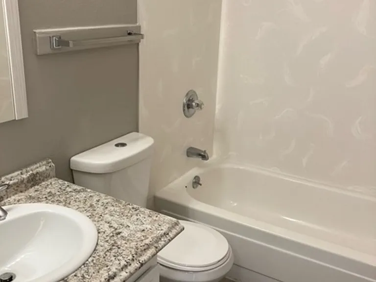 Peak 72 Apartments — Photo 31