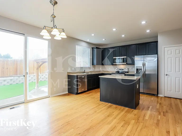 13827 Ivanhoe St — Photo 5