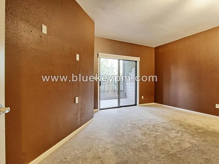 1320 SW Hall St #102 — Photo 11