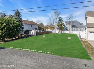 2215 Laurel Dr, Point Pleasant, NJ 08742