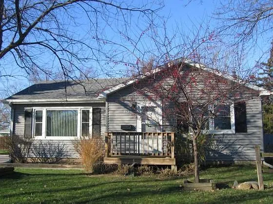313 Prairie St photo 1