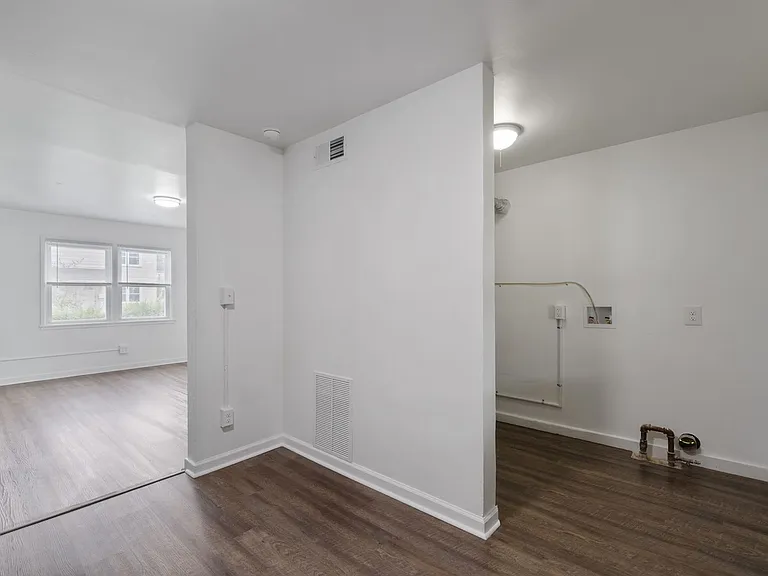 21 Midland Heights Cir #F — Photo 5