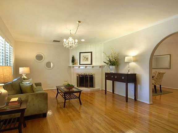 FAMILY ROOM WITH FIREPLACE