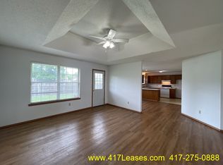 2989 W Melbourne St, Springfield, MO 65810