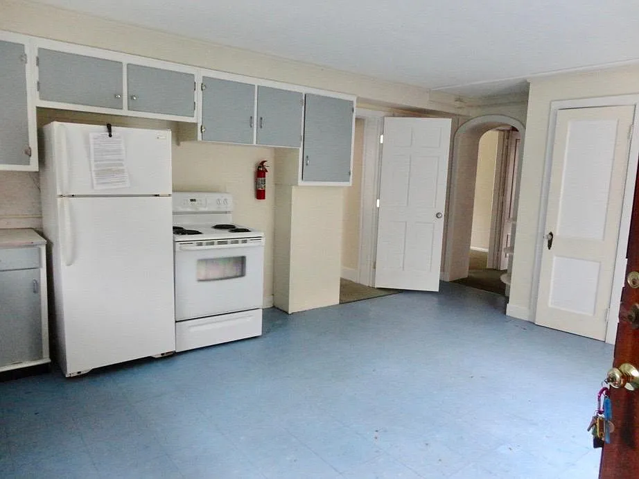 3 bed, 1020 sqft, $3,000 — Photo 4