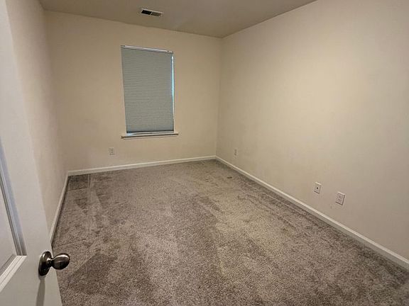 4th image of 419 Trotters Ln