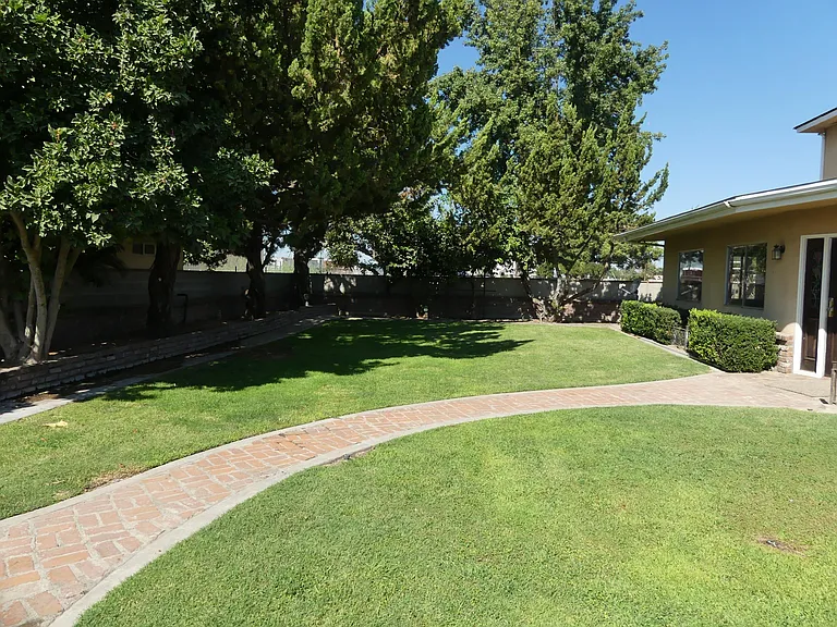 12115 S Temperance Ave — Photo 2