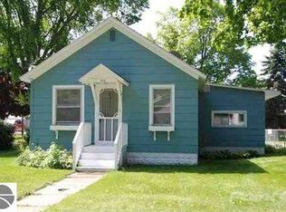 804 Leelanau Ave, Frankfort, MI 49635