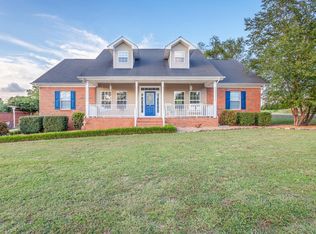 7991 Prince Dr, Ooltewah, TN 37363