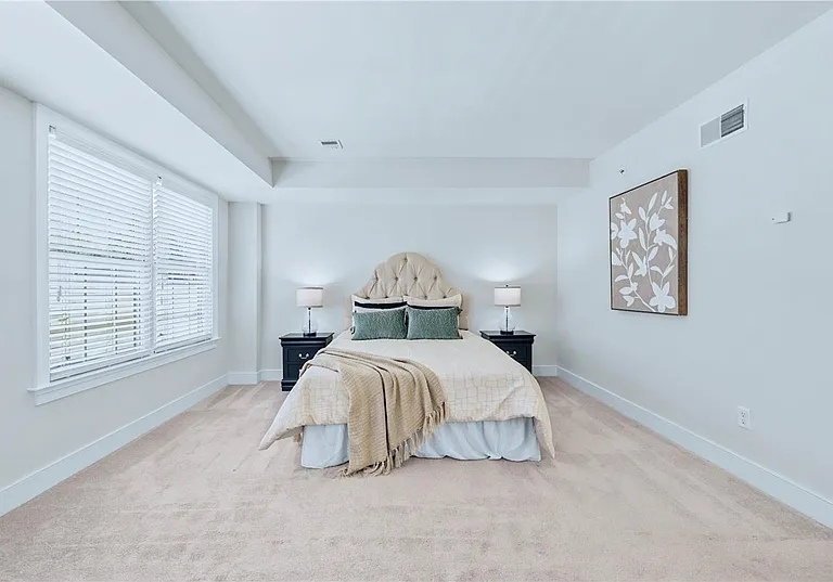 607 W Mulberry St — Photo 7