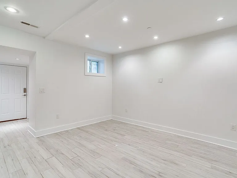 727 Quebec Pl NW — Photo 7