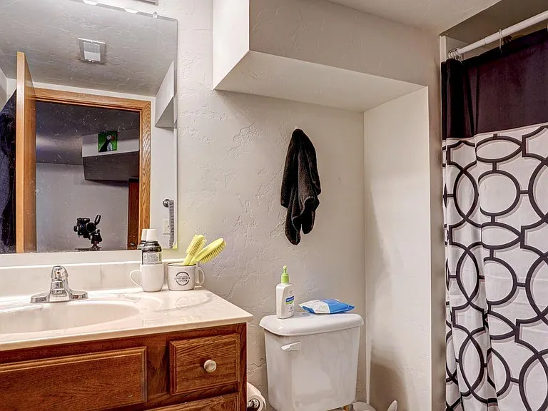 647 N Walton Dr — Photo 16