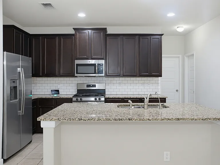 15136 Pandion Dr — Photo 4
