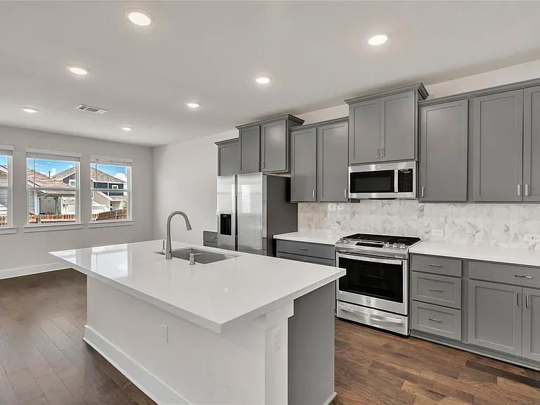 15607 Ellinger Dr — Photo 6