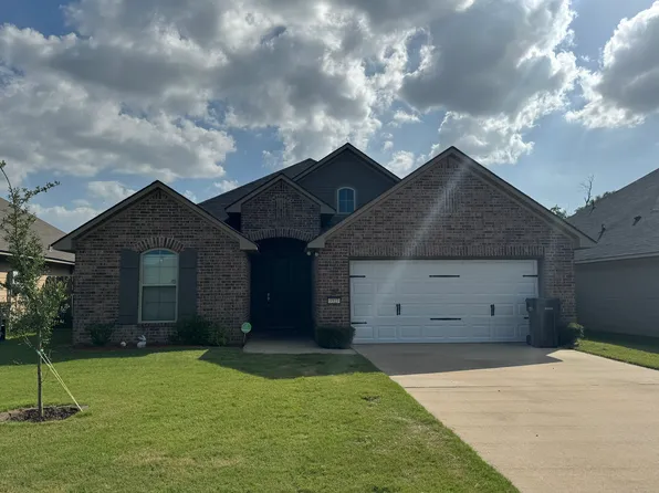 3327 Grand Lake Dr, Bossier City, LA 71111