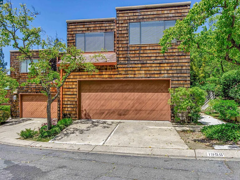 1956 Fair Ridge Ct — Photo 1
