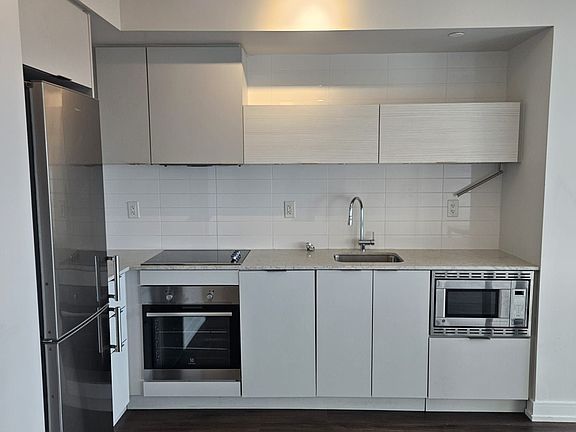 3rd image of 20 Thomas Riley Rd #1603