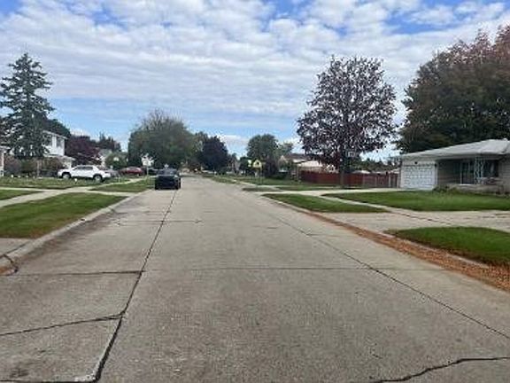 Exterior Neighborhood (street photo)