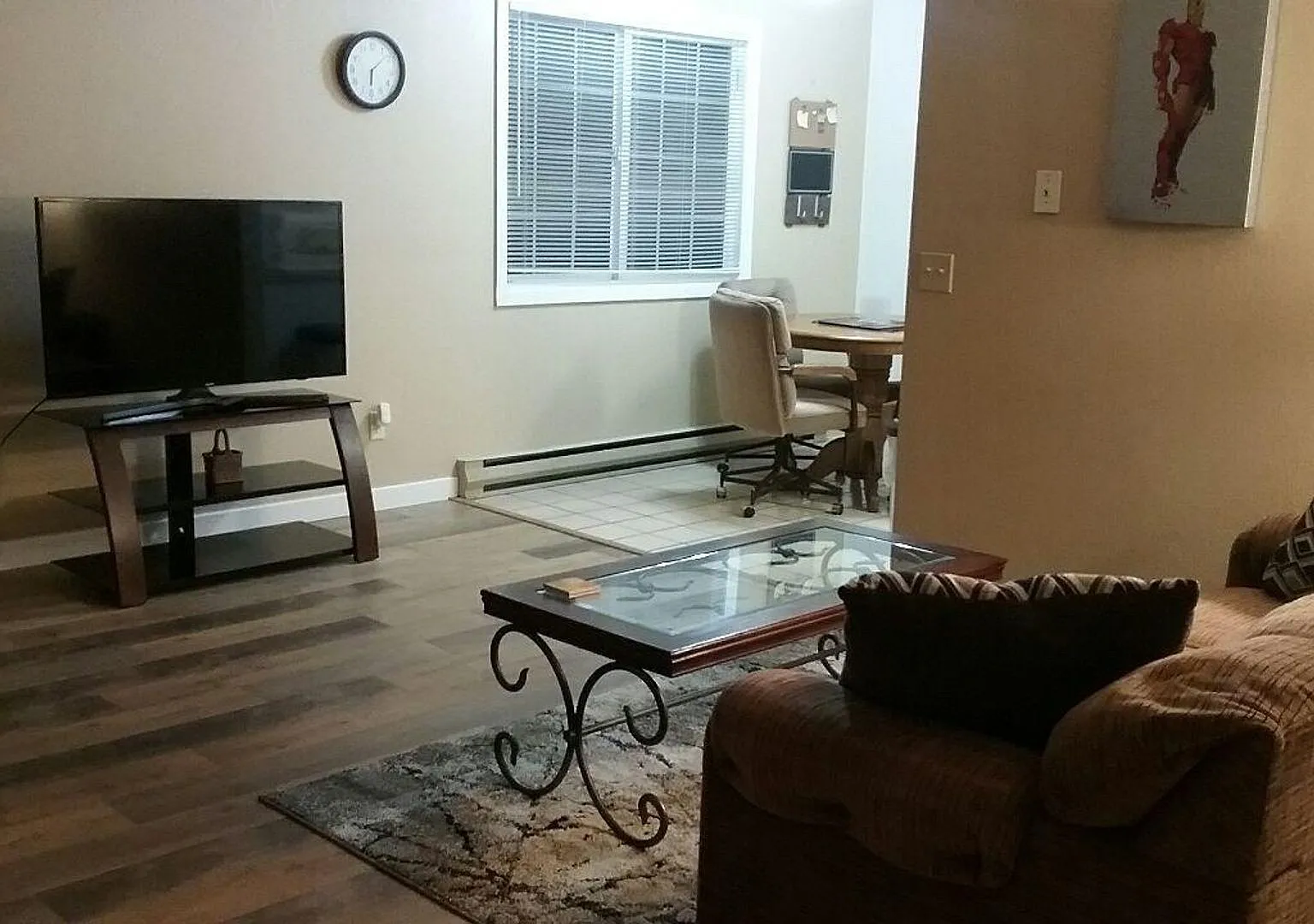2 Bedroom, 1.5 Bathrooms - Fully Furnished Apartment near Sky Lakes and Oregon Tech! — Photo 4