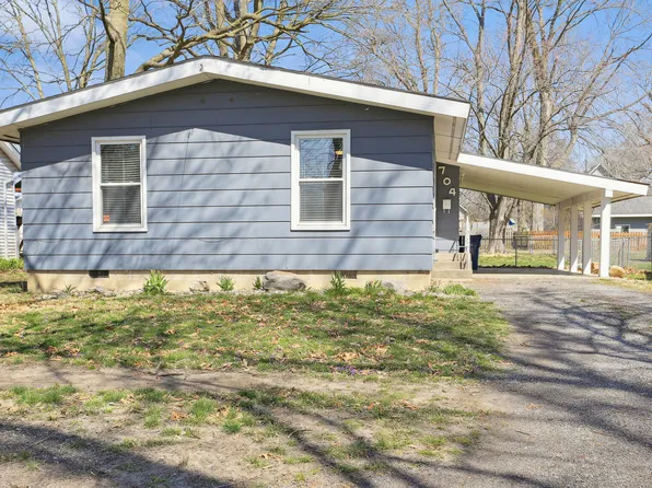 704 E Lincoln St, Monticello, IL 61856