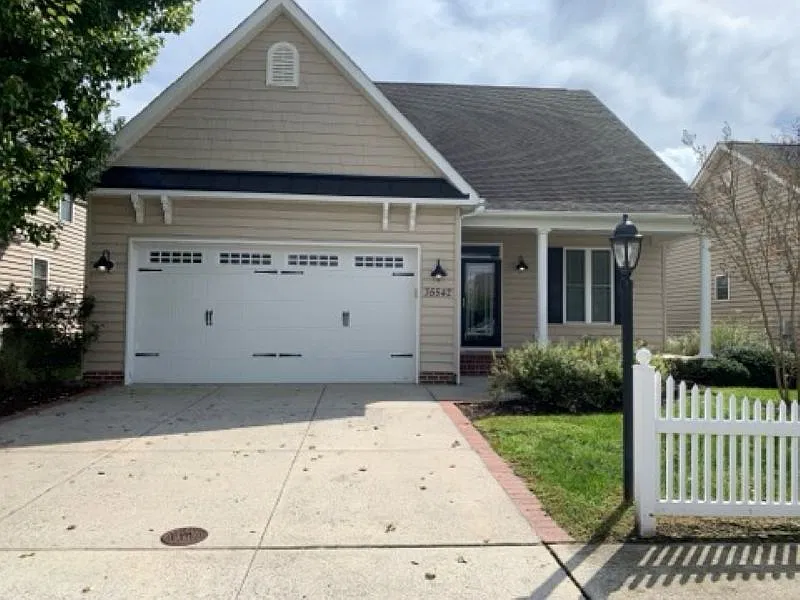3 bed, 1700 sqft, $2,300 — Photo 1
