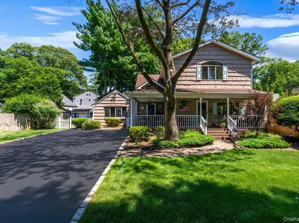 24 Luther Place, Huntington Station, NY 11746