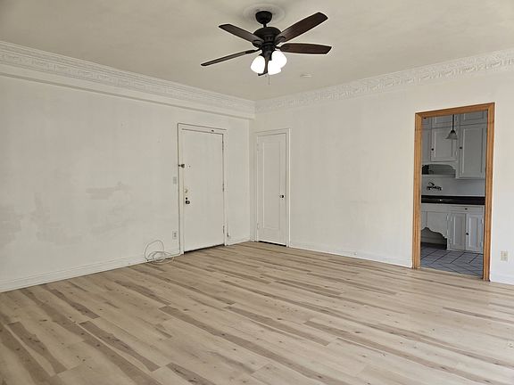 4th image of 1030 E Ocean Blvd #1-406