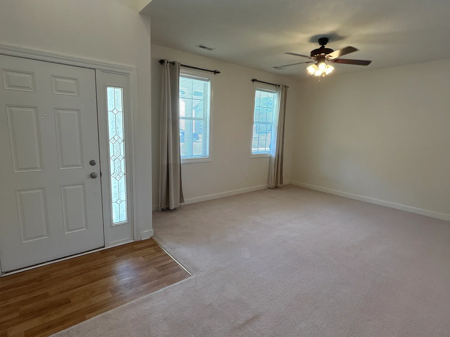 5 bed, 3030 sqft, $2,400 — Photo 4