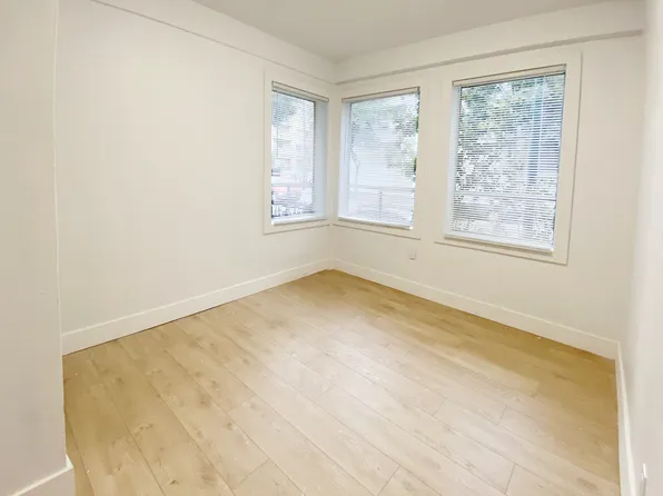 236 Princess Ave, Vancouver, BC V6A 3C5