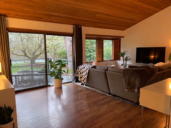 Foyer to den to river view
