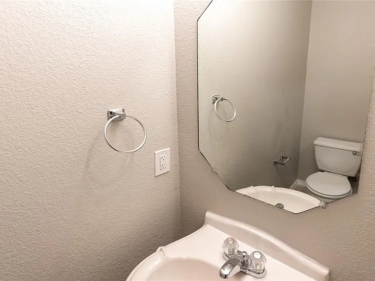 1701 Golden Sunrise Ln — Photo 13