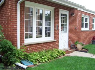 721 Dulles Rd APT C, Des Plaines, IL 60016