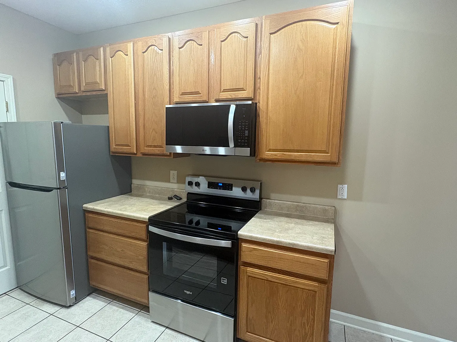 3 bed, $1,950 — Photo 2