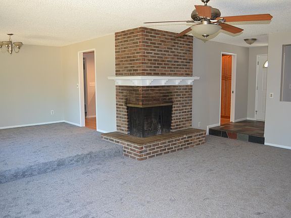 Living room/Dining room/entry