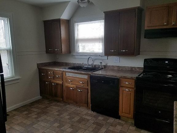 4th image of 2949 Carroll Ave