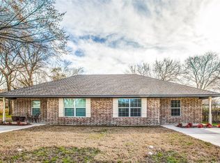 692 Seven Oaks Rd, Bonham, TX 75418