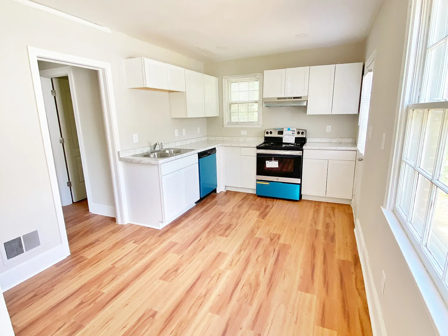 2 bed, 1.0 bath, 808 sqft, $1,250 — Photo 4