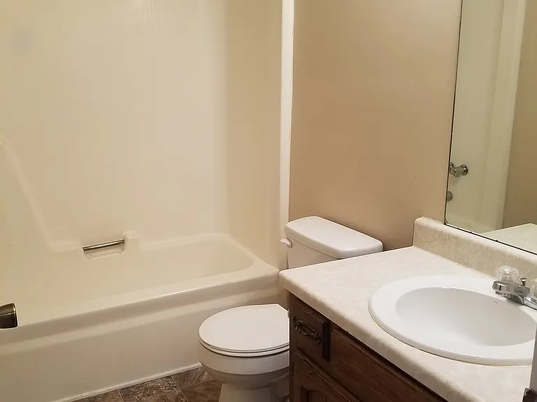 2563 Carriage Dr #B — Photo 11