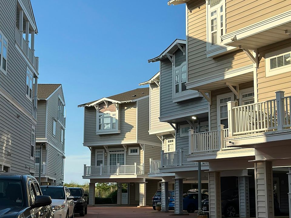 Well-maintained community of 14 units